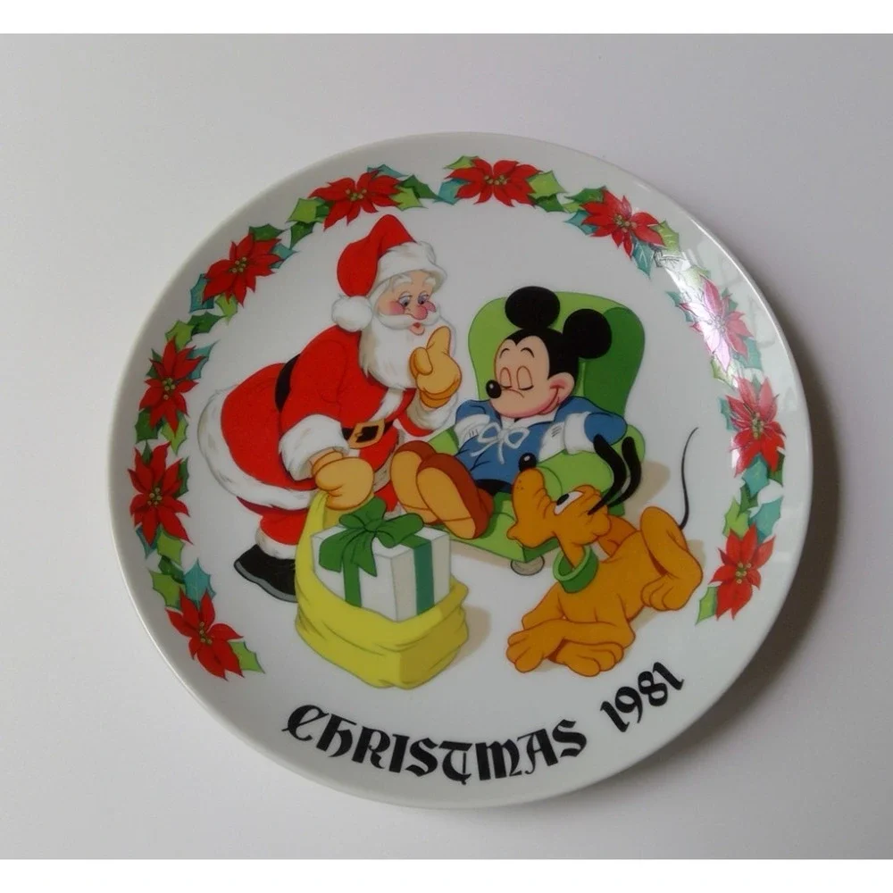 WALT DISNEY THIRD EDITION CHRISTMAS 1979. 1980, 1981 DECORATIVE PLATES- VINTAGE